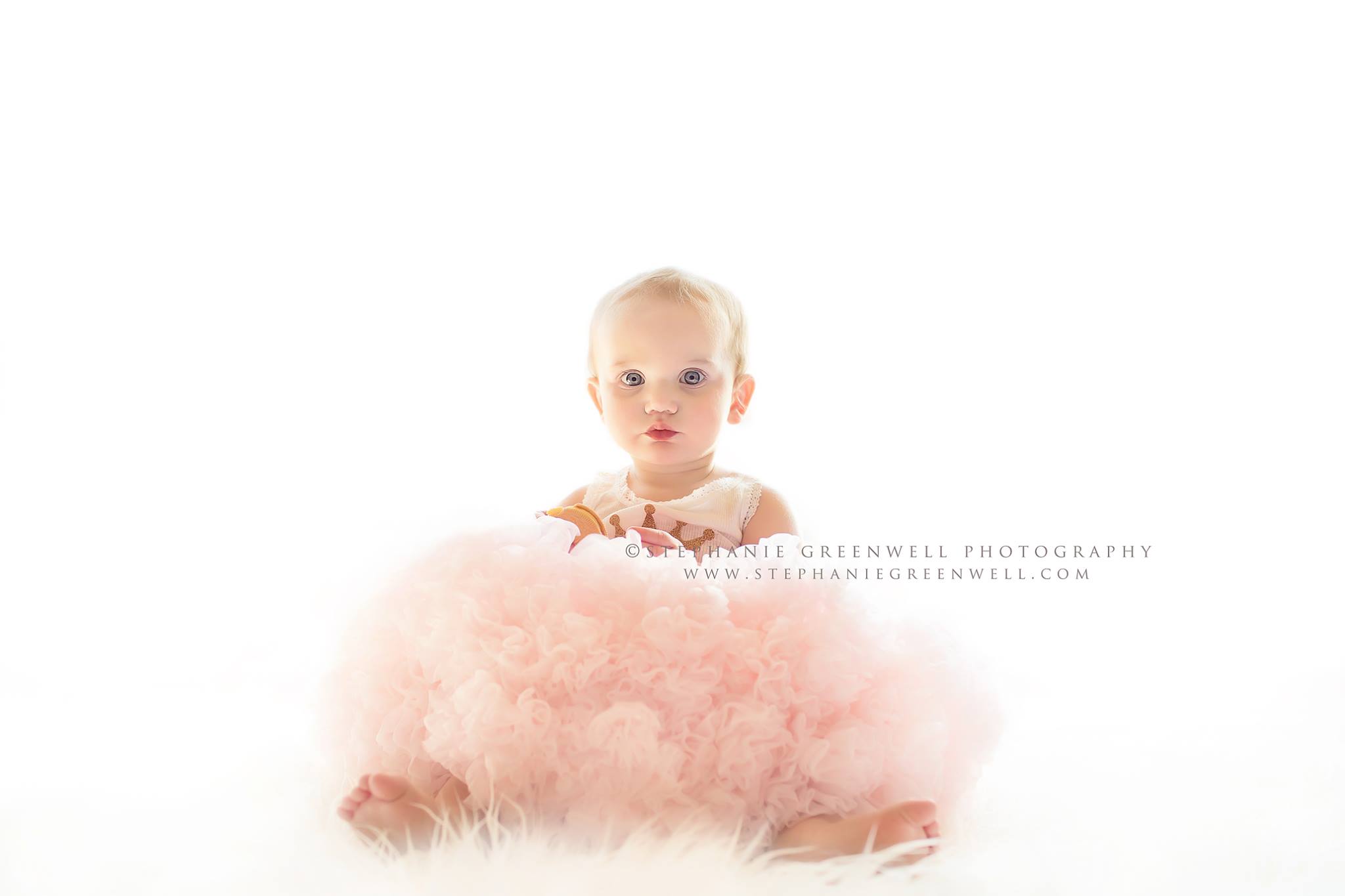 baby girl first birthday pettiskirt tutu pink white backdrop stephanie greenwell southeast missouri photographer