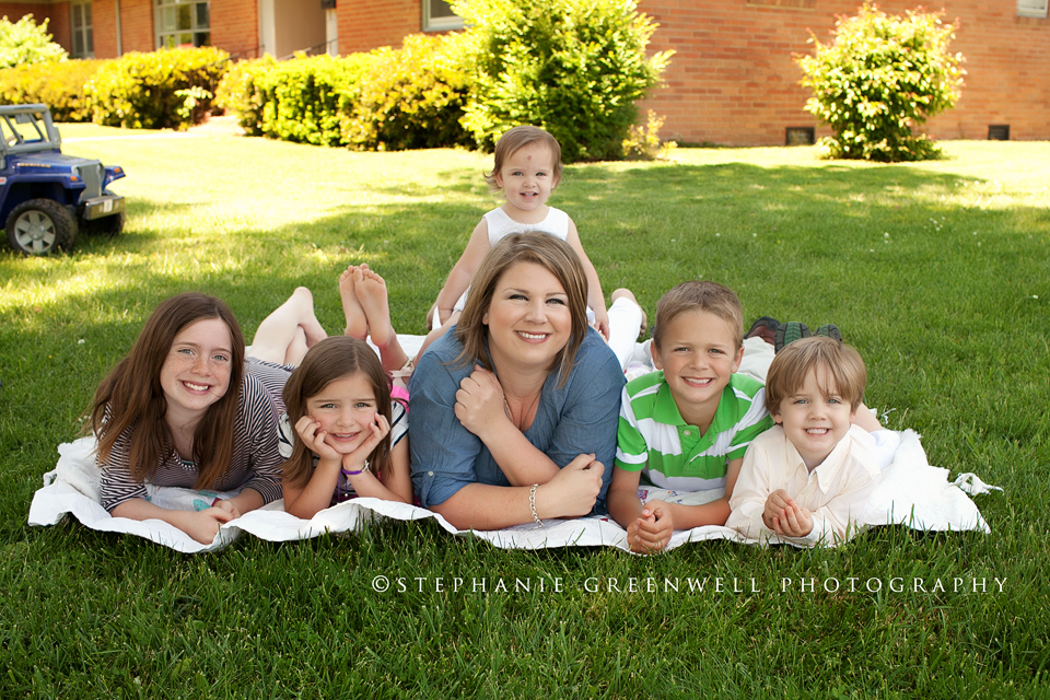 mothers day 2013 mom and children on lawn stephanie greenwell southeast missouri photographer