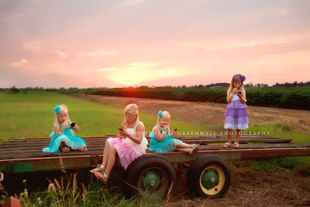 heather priggel girls putting on lipstick dressed up southeast missouri photographer stephanie greenwell