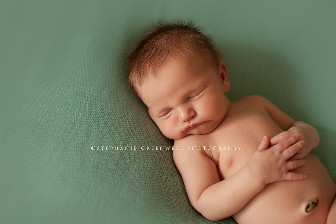 mandi turner jett jon brotz newborn photography boy hands crossed southeast missouri photographer stephanie greenwell